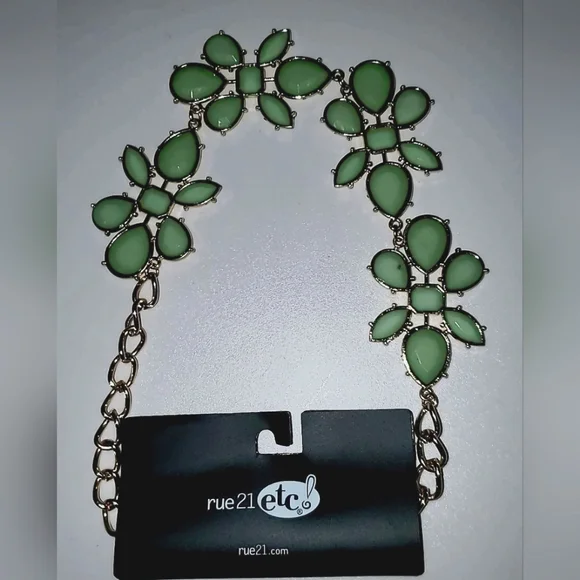 RUE21 Elegant Floral Necklace in Mint Green NWT - Picture 2 of 7